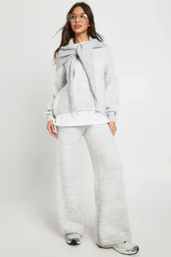 Pull en maille tricotée ultra douce à col en V et pantalon à jambe droite assortis