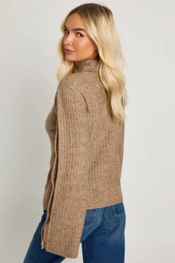 boohoo Pull en maille ultra-doux à col montant avec détails de manches à boutons<Femme Pulls Et Gilets|Toutes Les Mailles