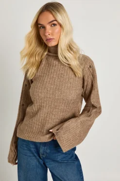 boohoo Pull en maille ultra-doux à col montant avec détails de manches à boutons<Femme Pulls Et Gilets|Toutes Les Mailles