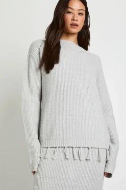 Pull oversize avec détail d'ourlet à pampilles et jupe tricotée coordonnée