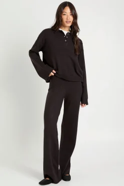 Pull-over tricoté oversize à col montant boutonné et pantalon droit coordonné