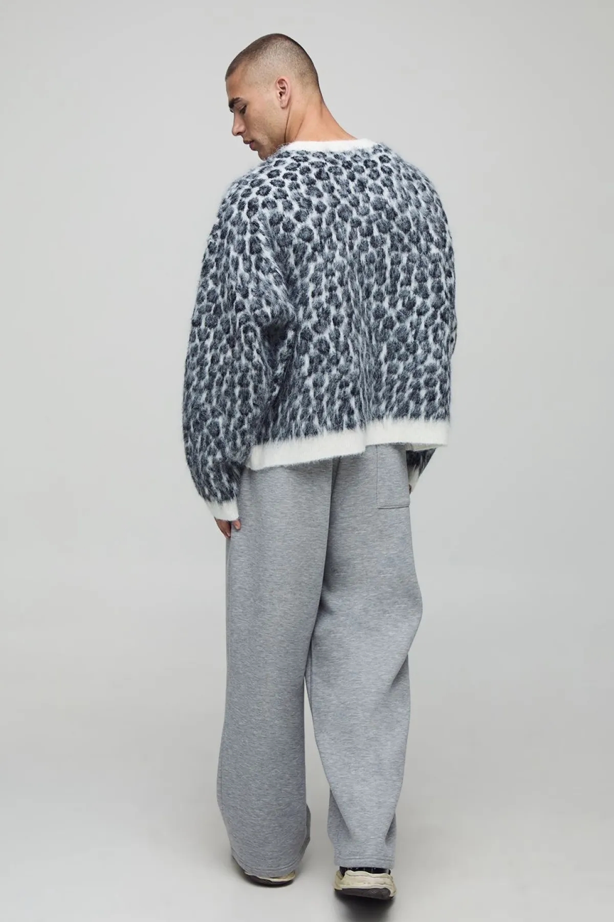 boohooMAN Pull-over tricoté oversize à coupe carrée en maille brossée à imprimé animal<Homme Maille|Mailles