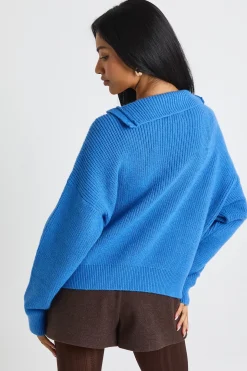 Pull-over ultra doux à col haut, asymétrique et boutonné