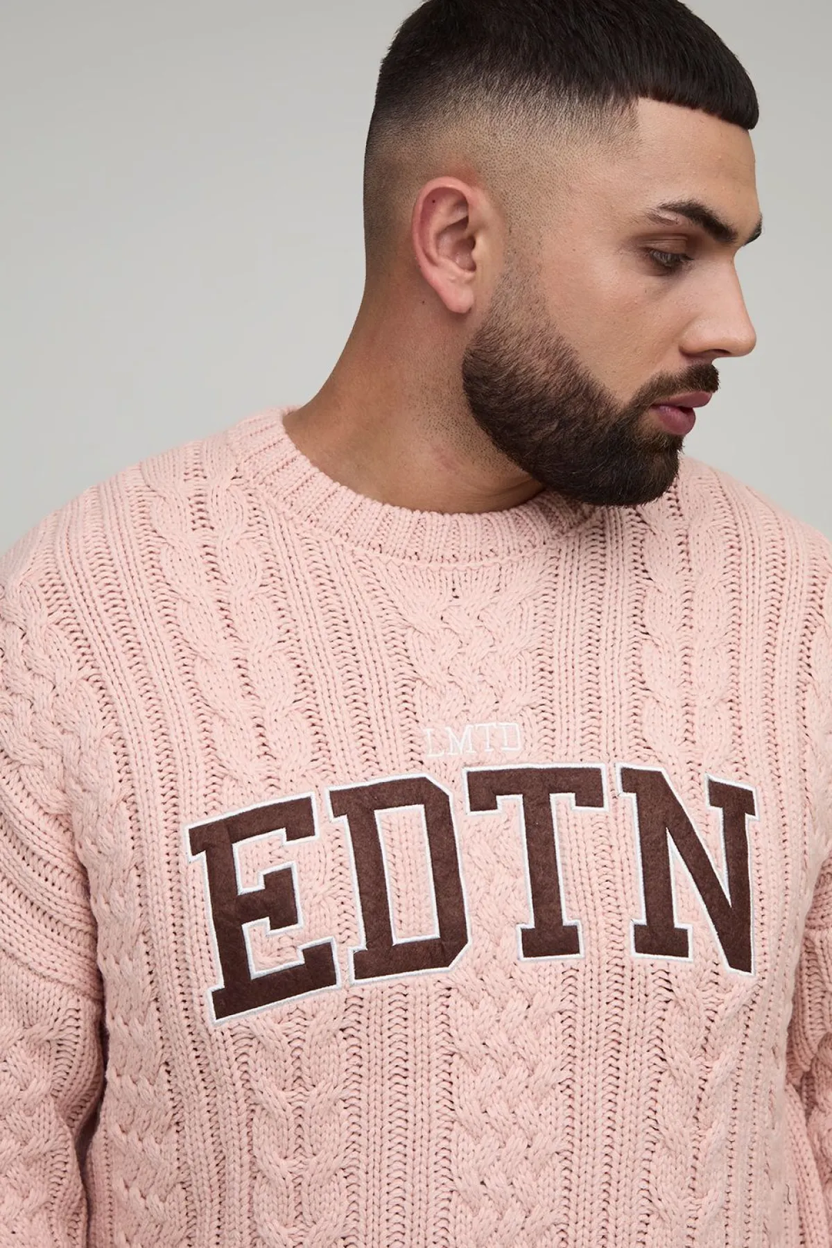 boohooMAN Pull surdimensionné en maille brodée – Édition limitée Plus<Homme Tout Afficher|Maille