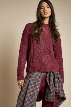 Pull surdimensionné tricoté avec un détail en torsades