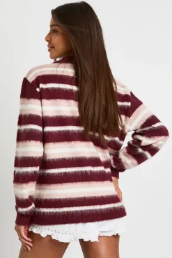 Pull surdimensionné ultra-doux avec détails de col à rayures multiples