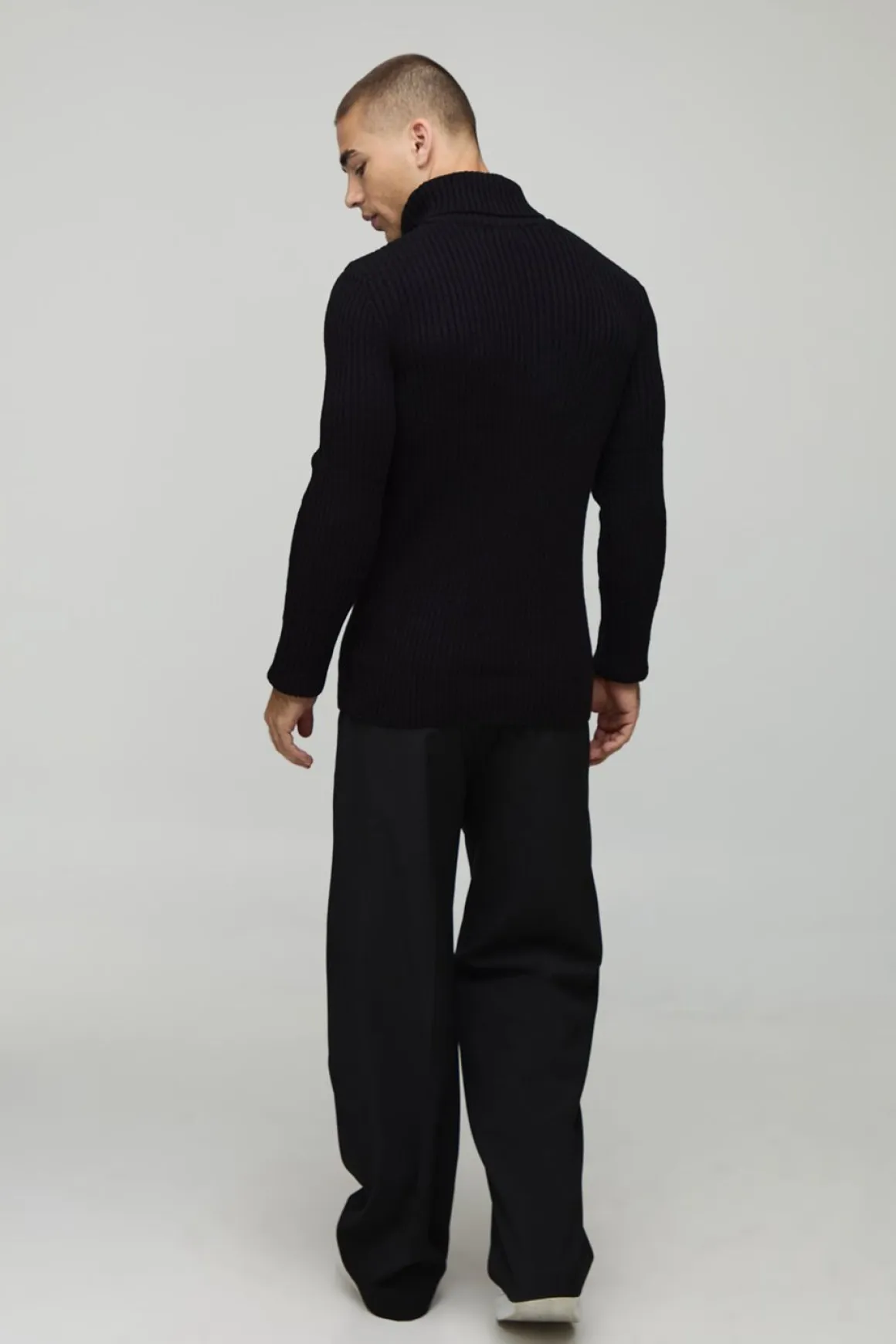 Pull tricoté ajusté, à col roulé côtelé