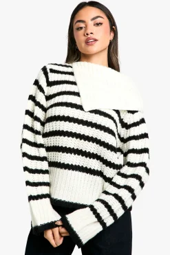 Pull tricoté avec détail de col à rayures