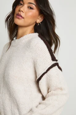 Pull tricoté à col rond avec ourlet asymétrique