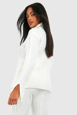 Pull tricoté doux en côtes mixtes à col roulé