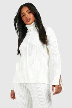 Pull tricoté doux en côtes mixtes à col roulé