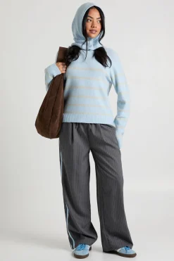 Pull tricoté doux rayé avec capuche détachable
