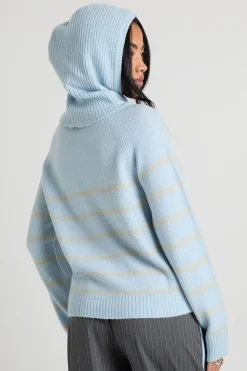 Pull tricoté doux rayé avec capuche détachable