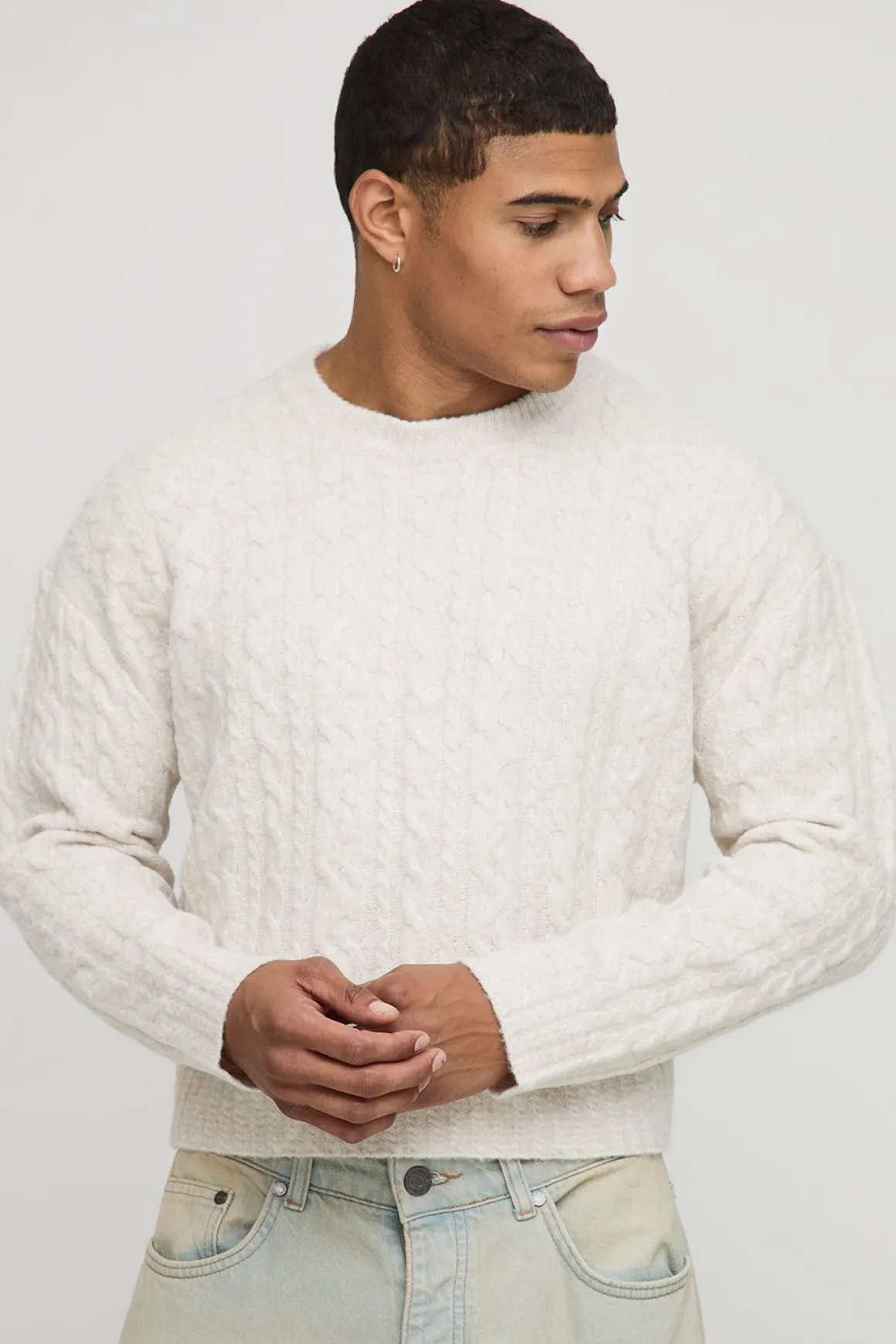 Pull tricoté à motif torsadé, à la coupe boxy, court et à encolure étendue