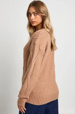 Pull tricoté super doux à la maille torsadée