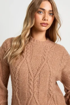 Pull tricoté super doux à la maille torsadée