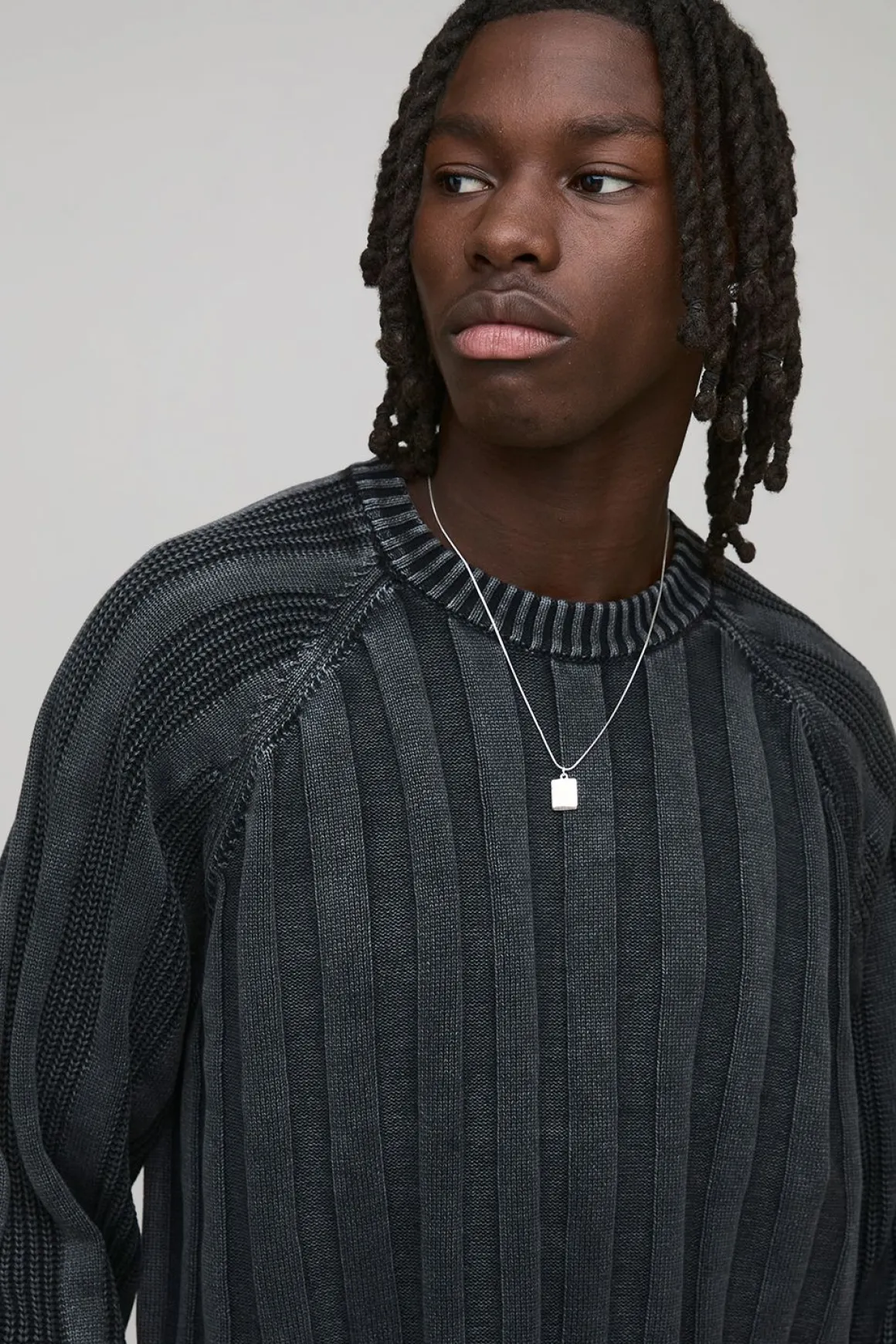 Pull tricoté surdimensionné à la coupe boxy, côtelé, acid wash