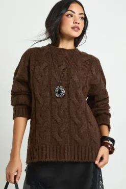 Pull tricoté surdimensionné à épaules tombantes et motif torsadé sur l'ensemble