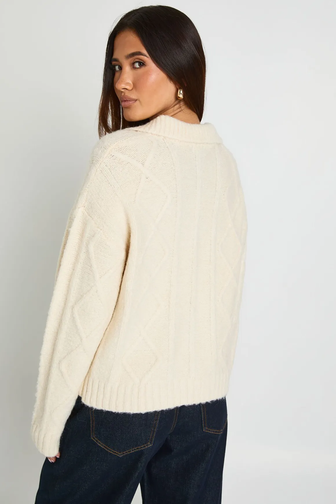 Pull tricoté torsadé à encolure en V avec col