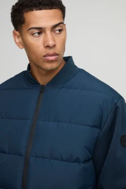 boohooMAN Regular Fit Quilted Scuba Sleeve Puffer → Doudoune à manches Scuba matelassée, coupe régulière<Homme Manteaux Et Vestes