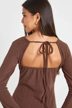 Robe Ajustée À Côtes Gaufrées Avec Manches Évasées Et Détail Dos Noué
