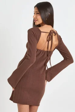 Robe Ajustée À Côtes Gaufrées Avec Manches Évasées Et Détail Dos Noué