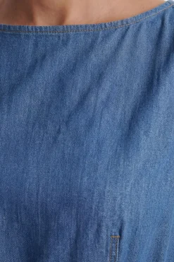 Robe Ajustée En Denim À Jupe Évasée Avec Ceinture