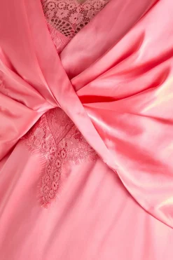 Robe Ajustée en Satin avec Insert en Dentelle