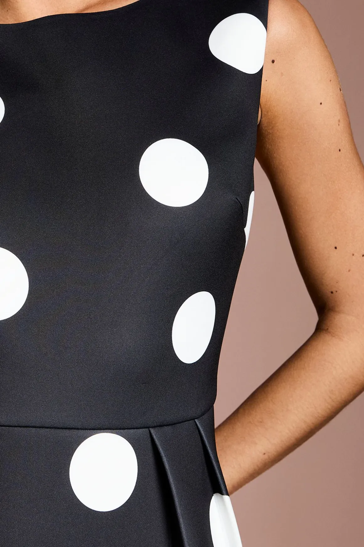 Robe Ajustée Et Évasée En Scuba À Imprimé À Pois