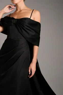 Robe Bardot en Satin avec Détail Nœud au Dos
