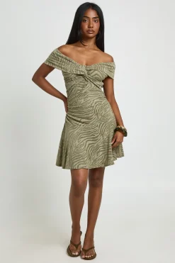 Robe Bardot À Ourlet Volant Motif Zèbre Dévoré Avec Torsade
