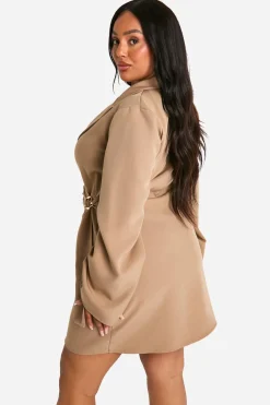 Robe blazer ajustée avec détail de boucle, ceinture à nouer et taille cintrée