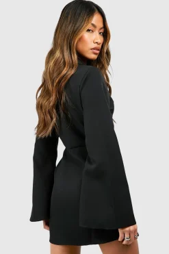 boohoo Robe blazer ajustée avec détails de boucle et ceinture nouée<Femme Tailleurs|Robes À Manches Longues