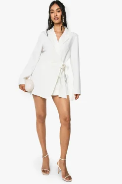 boohoo Robe blazer ajustée à drapé enveloppant<Femme Tailleurs|Robes À Manches Longues