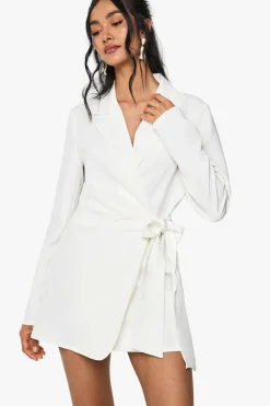 boohoo Robe blazer ajustée à drapé enveloppant<Femme Tailleurs|Robes À Manches Longues