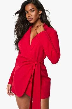 Robe blazer ajustée à drapé frontal enveloppant, look lin