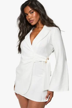 Robe blazer ajustée à l'aspect lin avec détail de boucle et ceinture nouée