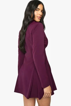 Robe blazer cintrée avec fermeture à crochets et œillets