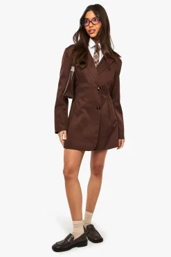 Robe blazer cintrée à crochets et œillets