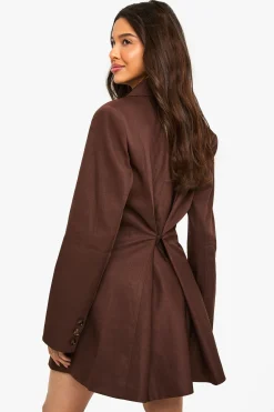 Robe blazer cintrée à crochets et œillets