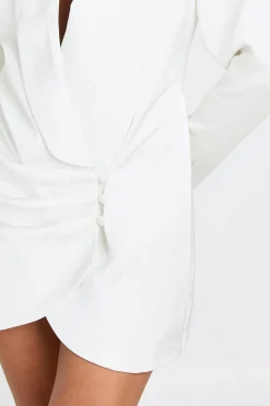 boohoo Robe Blazer Cintrée En Satin À Décolleté Plongeant Et Détail Boutonné À L'ourlet<Femme Tailleurs|Robes Courtes