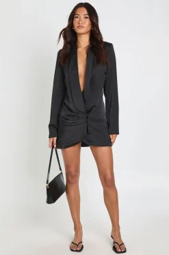 boohoo Robe Blazer Cintrée En Satin À Décolleté Plongeant Avec Détail Bouton Noué À L'ourlet<Femme Tailleurs|Robes Courtes