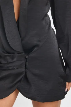 boohoo Robe Blazer Cintrée En Satin À Décolleté Plongeant Avec Détail Bouton Noué À L'ourlet<Femme Tailleurs|Robes Courtes