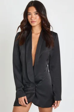 boohoo Robe Blazer Cintrée En Satin À Décolleté Plongeant Avec Détail Bouton Noué À L'ourlet<Femme Tailleurs|Robes Courtes