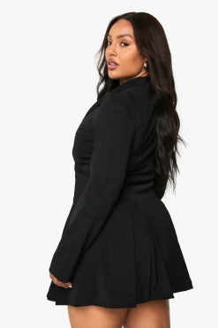 boohoo Robe Blazer Cintrée Grande Taille Avec Détail Agrafes Et Taille Marquée<Femme Tailleurs|Robes À Manches Longues