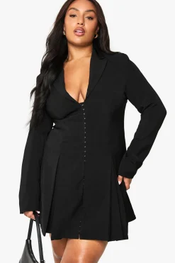boohoo Robe Blazer Cintrée Grande Taille Avec Détail Agrafes Et Taille Marquée<Femme Tailleurs|Robes À Manches Longues
