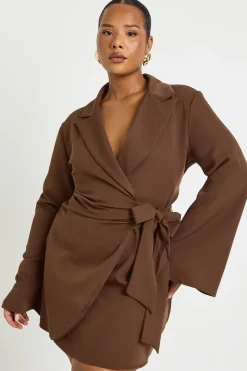 Robe blazer cintrée à nouer à la taille