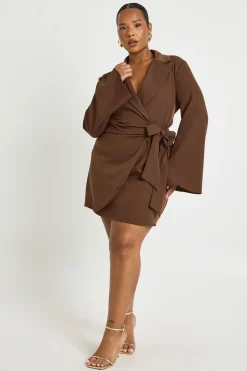 Robe blazer cintrée à nouer à la taille