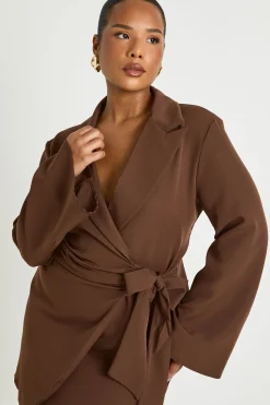 Robe blazer cintrée à nouer à la taille