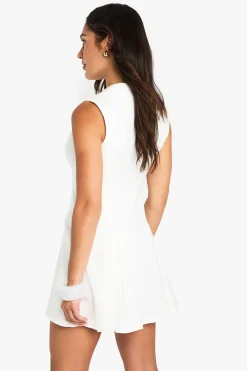 Robe Blazer Cintrée Petite Taille Sans Manches Avec Détail D'agrafes Et Taille Froncée